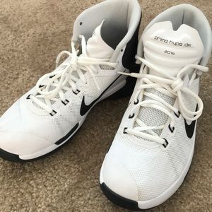 Basketball shoes